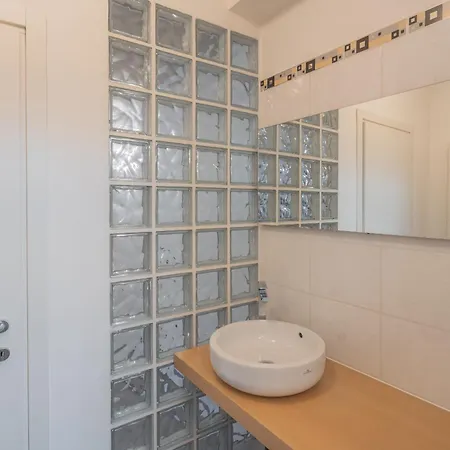 Clara Parking,wifi,jacuzzi On Σπίτι διακοπών