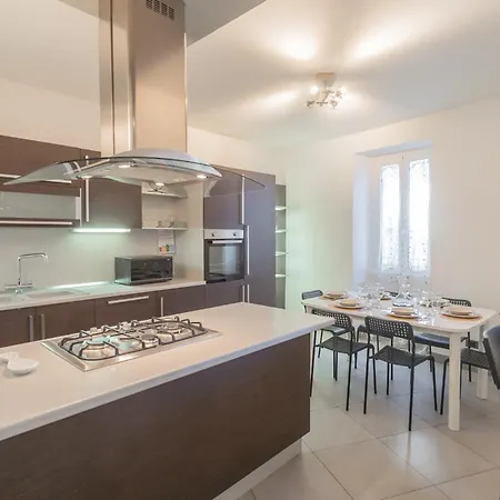 Casa vacanze Clara Parking,wifi,jacuzzi On Torno