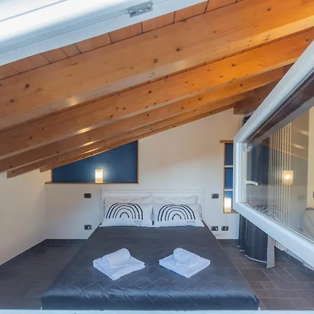 Casa vacanze Clara Parking,wifi,jacuzzi On Torno