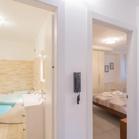 Clara Parking,wifi,jacuzzi On Torno