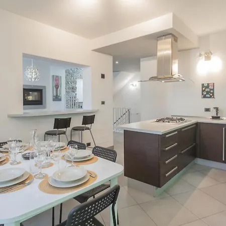 בית נופש Clara Parking,wifi,jacuzzi On