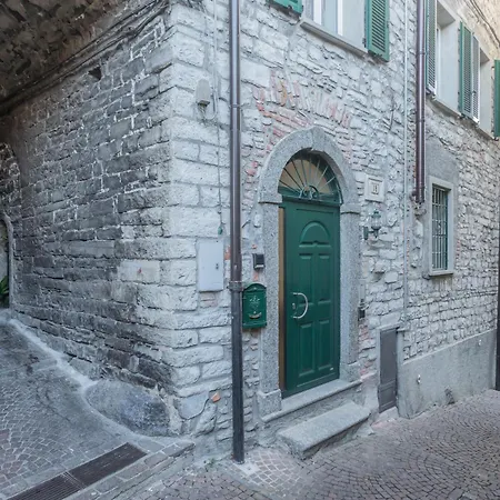 בית נופש Clara Parking,wifi,jacuzzi On *