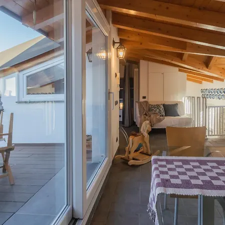 Clara Parking,wifi,jacuzzi On Holiday home Torno